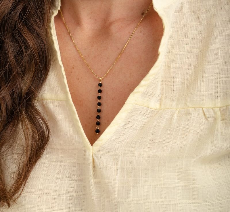 Gargantilha Cristais Preto- Banhado A Ouro 18k