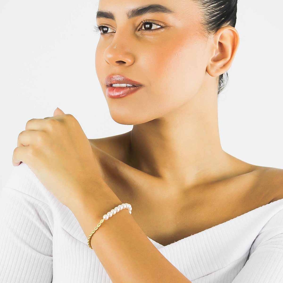 Pulseira Pérola Fio Torcido- Banhado A Ouro 18k